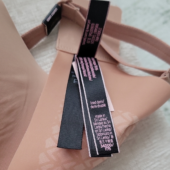 Victoria's Secret Blush Bra - Picture 3 of 8